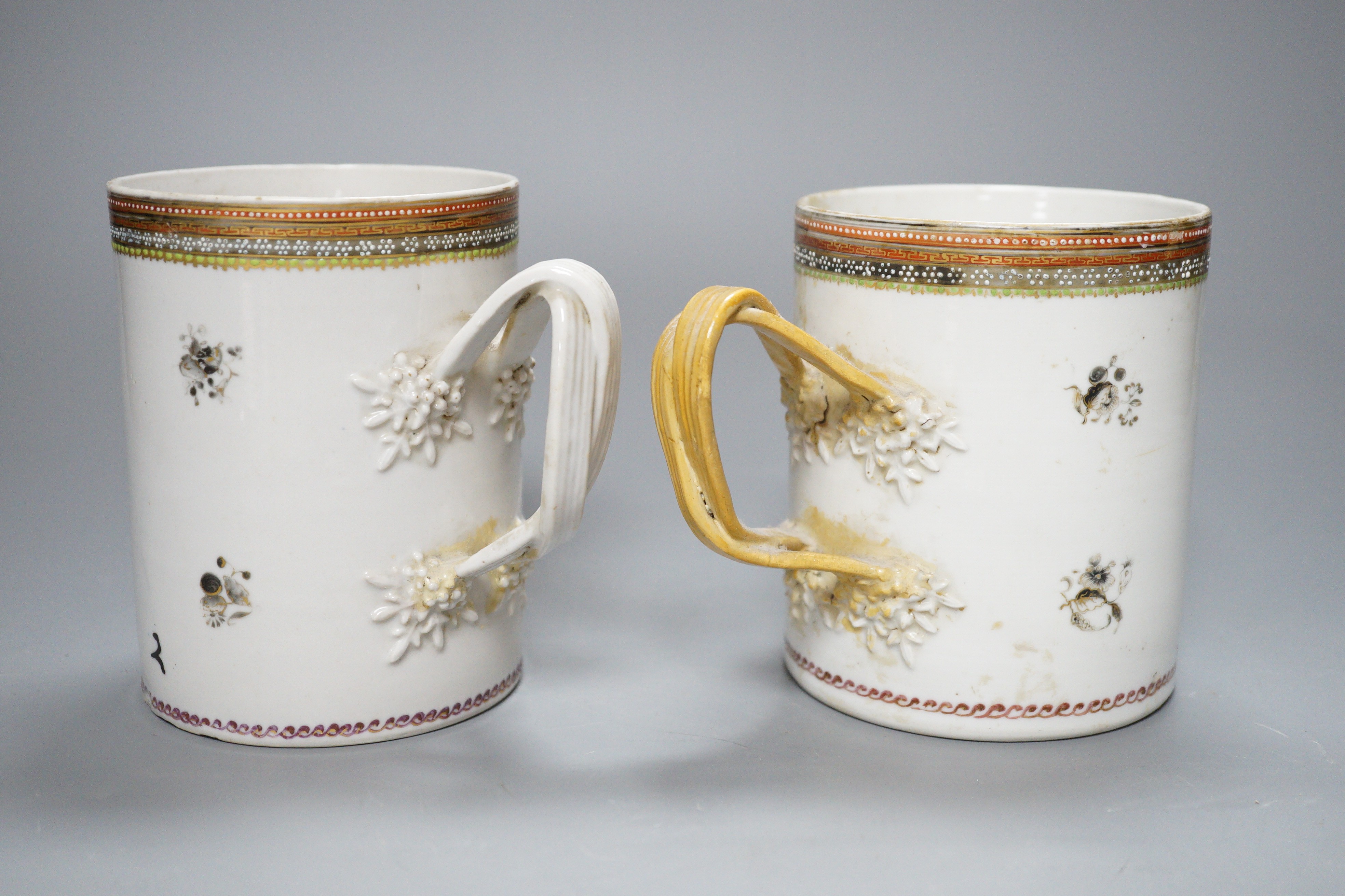 A pair of 18th century Chinese export cylindrical mugs, 13cm